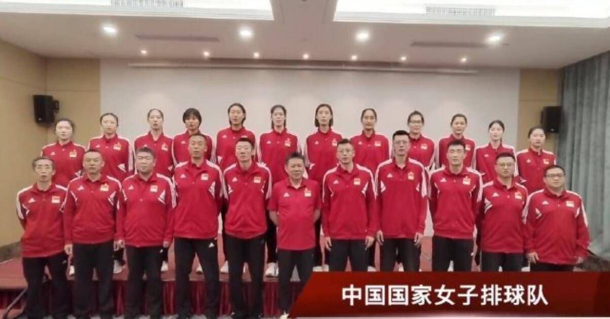 你能不能打电话为我们叫一辆拖车，把我们从递里拖出去?我会感激不尽的。